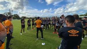 Time do Brasileirão se compromete a pagar salários atrasados na sexta-feira