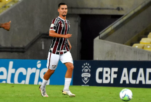 Promessa da base, volante celebra estreia com destaque pelo Fluminense