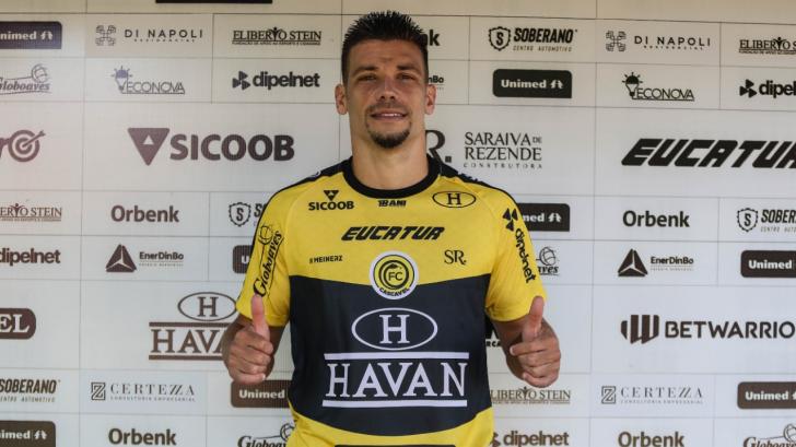 Série D: FC Cascavel contrata zagueiro com passagens por Guarani, Grêmio e Botafogo