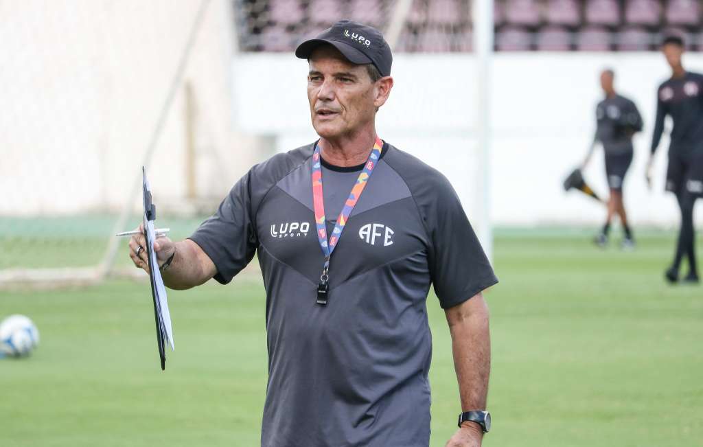 Paulo Roberto em treino da Ferroviária (Foto: Tiago Pavini/Ferroviária SA)