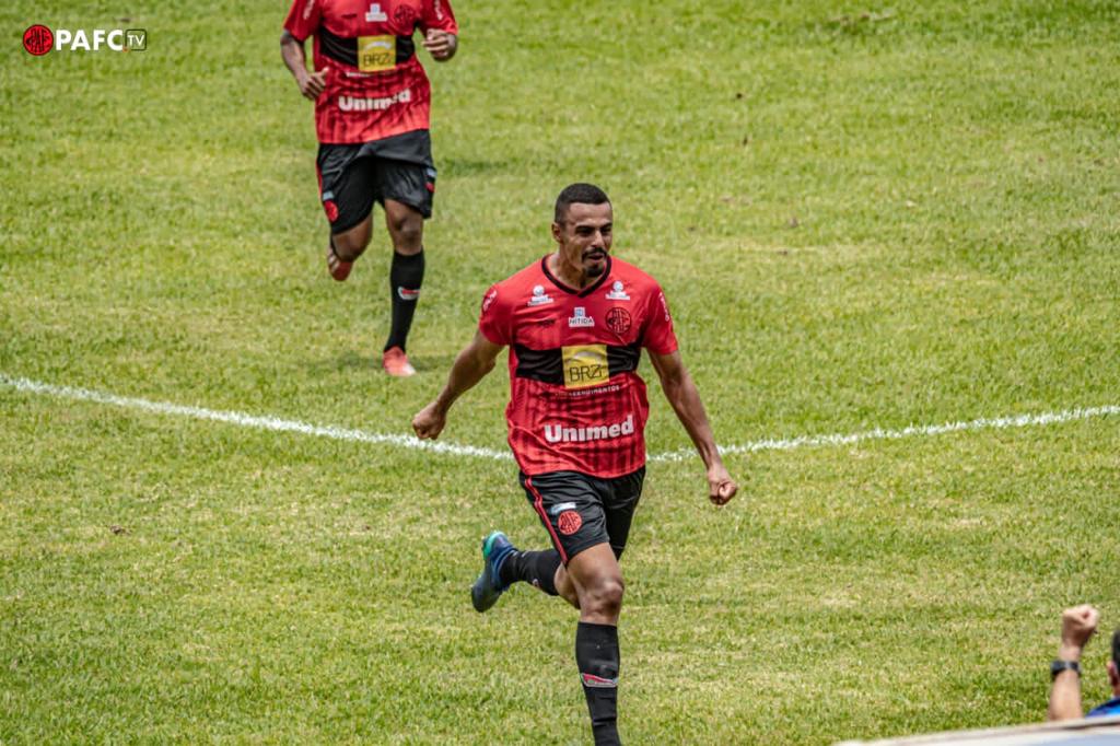 Mineiro Módulo II: Zagueiro comemora fim de temporada com título pelo Pouso Alegre