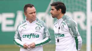 Time do Catar tenta tirar técnico português do Palmeiras