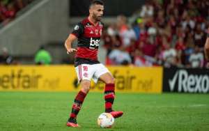 Volante do Flamengo passa por cirurgia bem sucedida e já sabe prazo de retorno