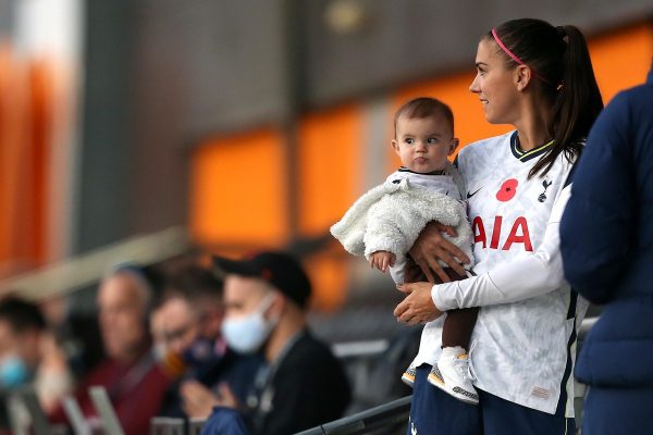 Fifa oficializa regras de proteção aos direitos das jogadoras na maternidade