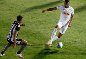 Zagueiro elogia crescimento do RB Bragantino e garante foco na reta final