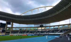 Torcida do Flamengo coloca faixas de protesto em CT: ‘Time enganador’