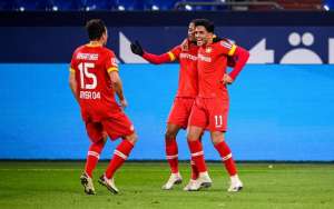 ALEMÃO: Leverkusen vence Schalke 04 e encosta no líder Bayern de Munique