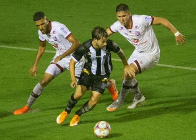 Figueirense se deu melhor no campo encharcado