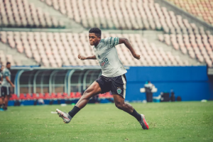 Série C: Jogador do Manaus responde torcedores e cria polêmica sobre 