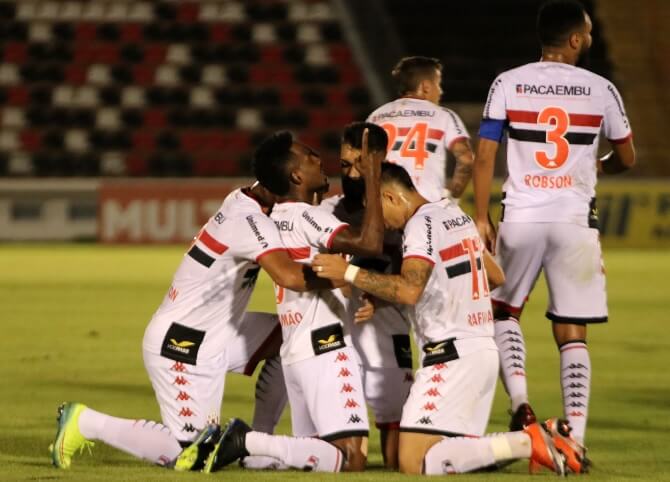 Jogadores do Botafogo comemoram gol sobre a Ponte Preta (Foto: Divulgação/Botafogo)