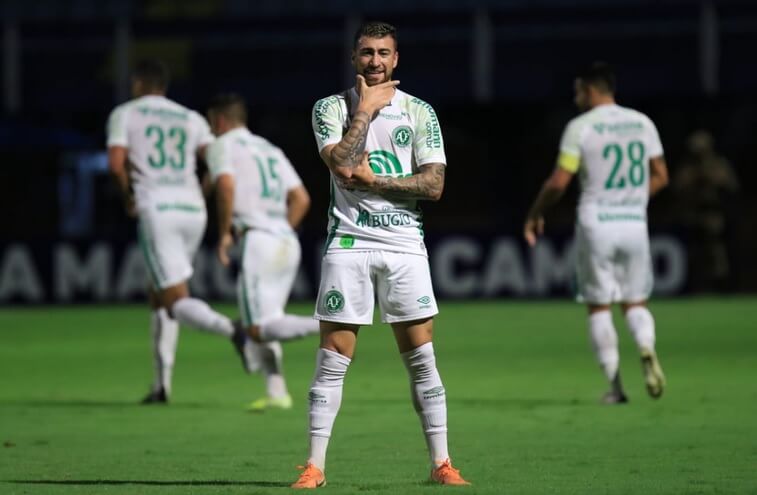 Paulinho Moccelin foi o destaque do jogo (Foto: Márcio Cunha/ACF)