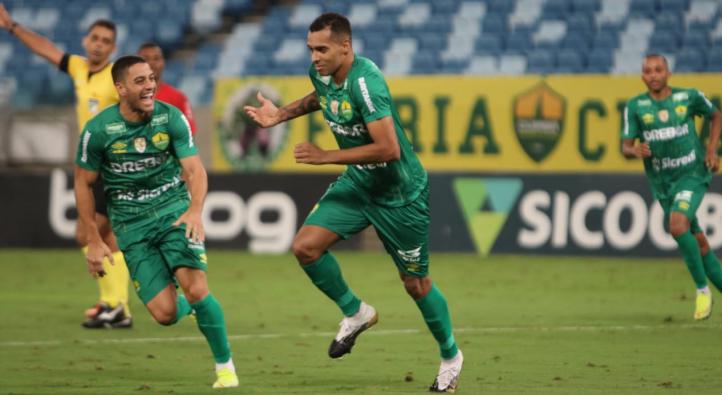 Elton marcou dois gols pelo Cuiabá Elton marcou dois gols pelo Cuiabá