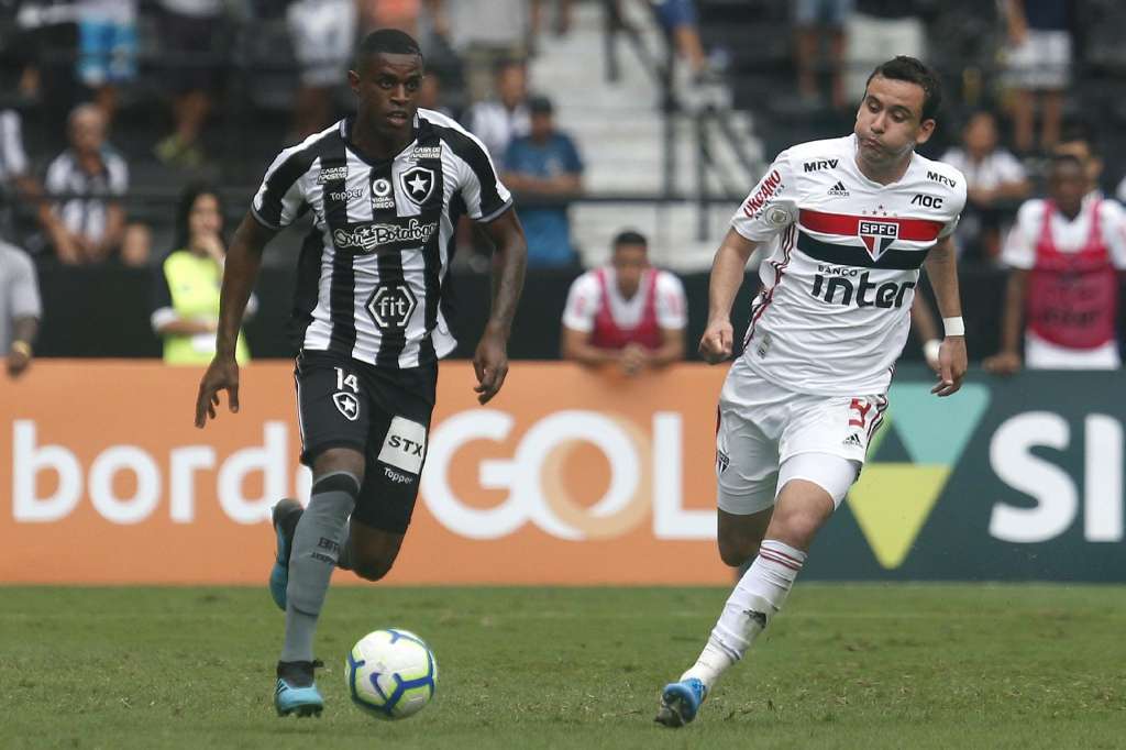 São Paulo e Botafogo duelam em jogo atrasado do Brasileirão