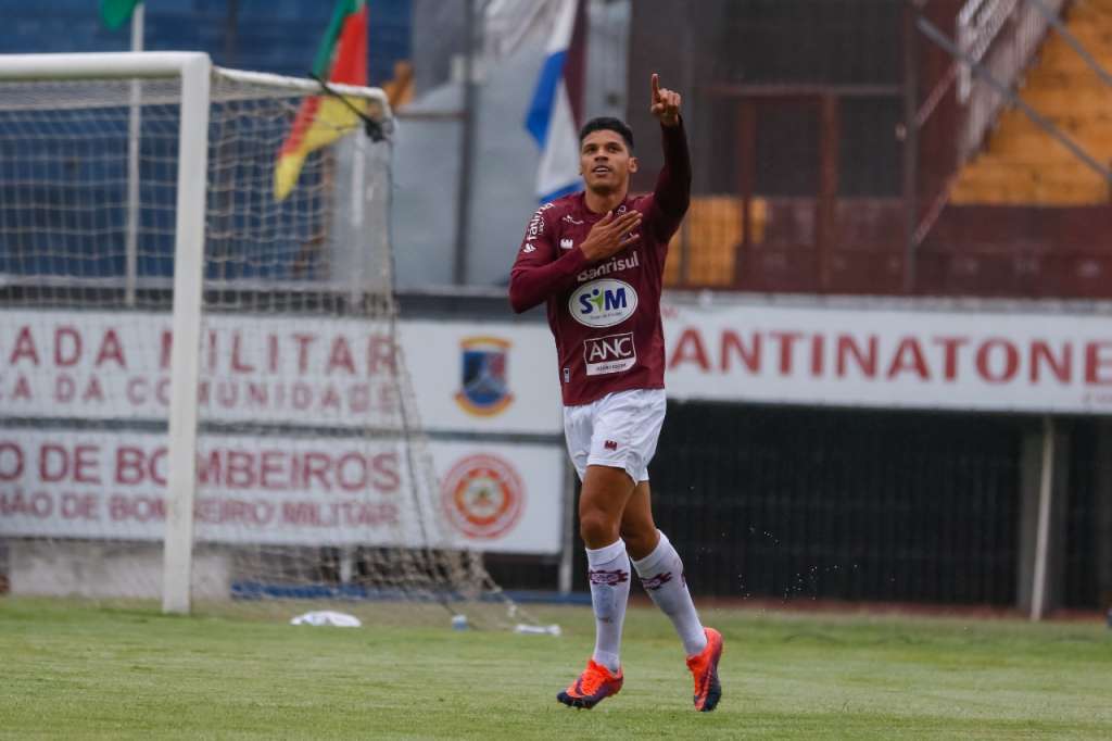 O Caxias venceu o Mirassol por 1 a 0 com gol de Giovane Gomez (Foto: Luiz Erbes/S.E.R. Caxias)