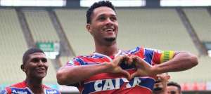 Fortaleza renova contrato com atacante de dois hat-tricks