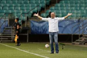 Mano Menezes indica que poupará jogadores do Bahia contra o Palmeiras