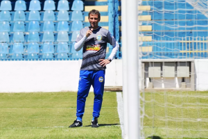 Segundona: Ricardo Costa está há um empate de recuperar acesso 'perdido' com São José