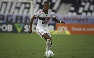 Jogador titular do Flamengo será julgado por jogada violenta em jogo do Brasileirão