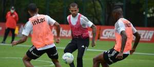 Daniel Alves volta e São Paulo inicia série difícil no clássico com Corinthians