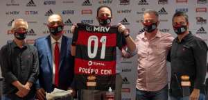 Com todas estrelas à disposição, Flamengo busca embalar diante do Santos