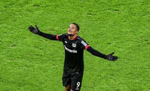 ALEMÃO: Bayer Leverkusen goleia em casa e assume a liderança isolada