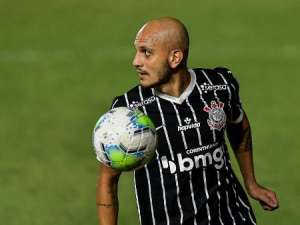 Lateral festeja boa apresentação do Corinthians: 'Podia ter feito mais gols'