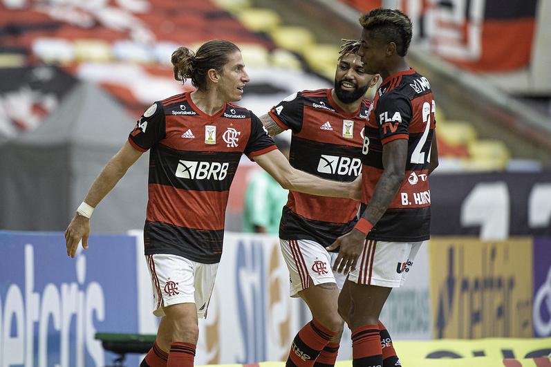 Filipe Luís comemora seu gol com a camisa do Flamengo neste domingo - Marcelo Cortes / Flamengo