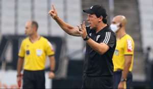 Fernando Diniz quer São Paulo 'agressivo' em confronto direto com o Atlético-MG