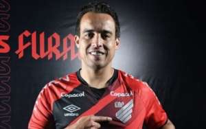 Ex-Corinthians tem reestreia no Athletico-PR 