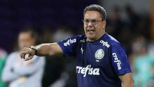 Com covid-19, ex-técnico do Palmeiras segue internado e estável