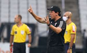 Humano e fiel aos atletas, Diniz quer títulos no São Paulo para subir de patamar