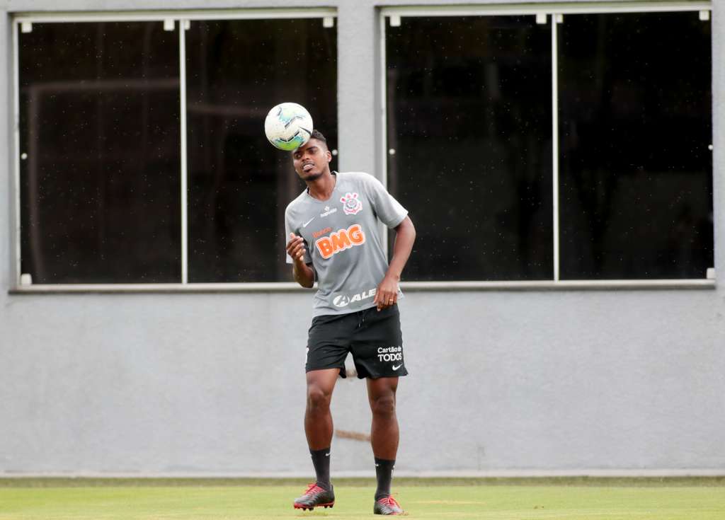 Após piada homofóbica, Corinthians promete curso de reciclagem para funcionários