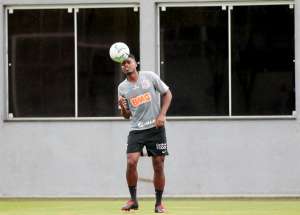 Após piada homofóbica, Corinthians promete curso de reciclagem para funcionários