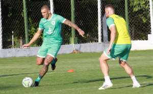 Goiás tem duas baixas, mas ganha quatro reforços para jogo contra o Corinthians