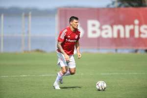 Criticado pela torcida, volante argentino está de saída do Inter