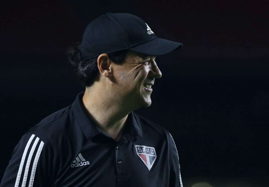 Diniz celebra vitória do São Paulo e reação após clássico: 'São jogos que marcam'