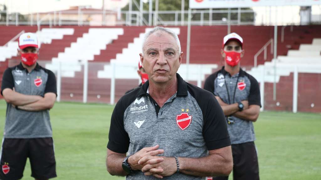 Novo técnico do Vila Nova fala em reabilitação para brigar pelo acesso