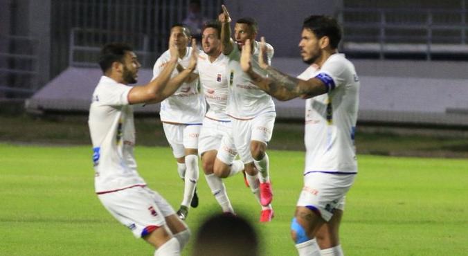 Paraná derrota o CRB. Foto: Ailton Cruz Paraná derrota o CRB. Foto: Ailton Cruz