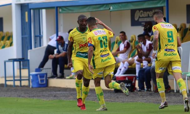 João Carlos comemora gol diante do Caxias-RS (Foto: Marcos Freitas/Ag. Mirassol)