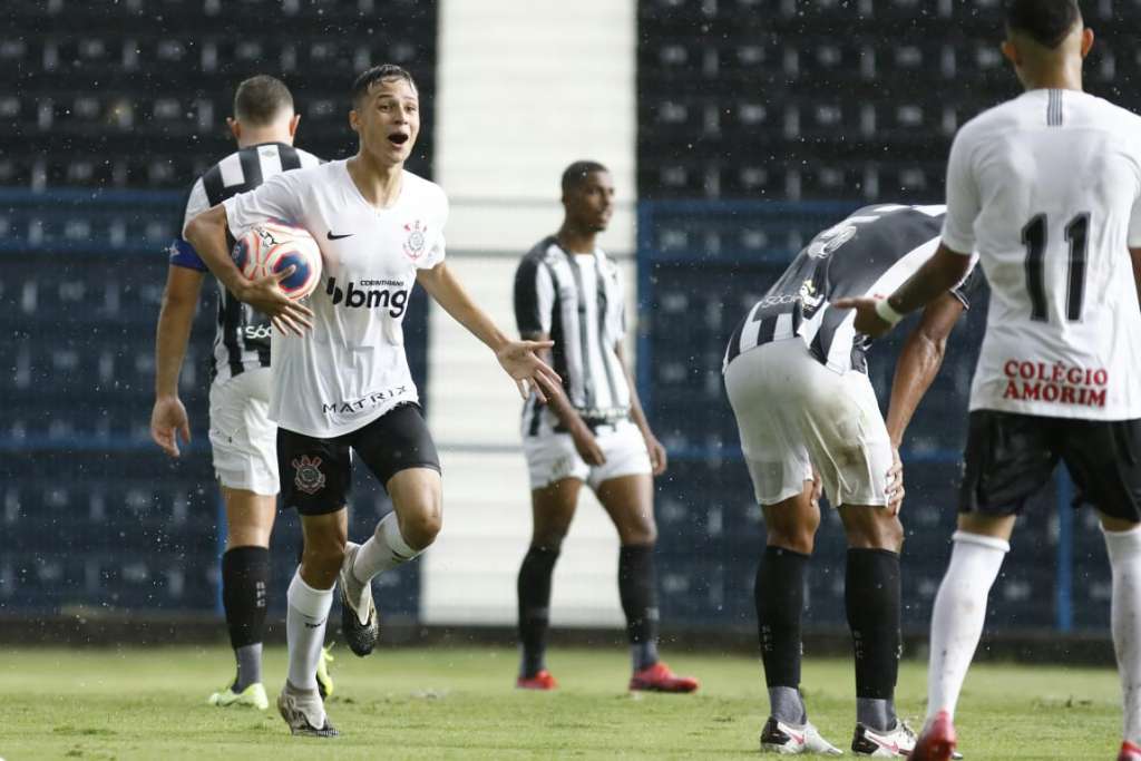 PAULISTA SUB-20: Corinthians vence clássico contra o Santos e se garante na final
