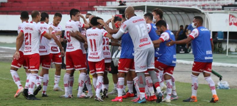 Muita festa na primeira vitória de Márcio Fernandes no Vila Nova