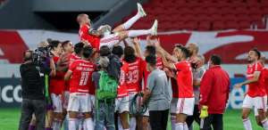 Após 12 anos, D'Alessandro se despede do Inter com vitória e faz discurso emocionado