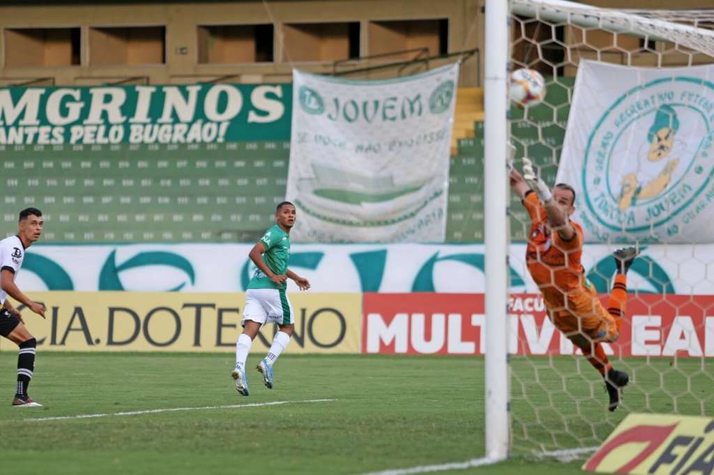 Renanzinho abriu o placar com um bonito gol em Campinas (Foto: Thomaz Marostegan/Guarani Press)