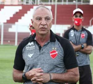 Série C: Técnico quebra tabu de nunca ter vencido o Santa Cruz em Recife