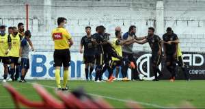 Série D: Meia da Aparecidense comemora hat-trick e reforça união do elenco