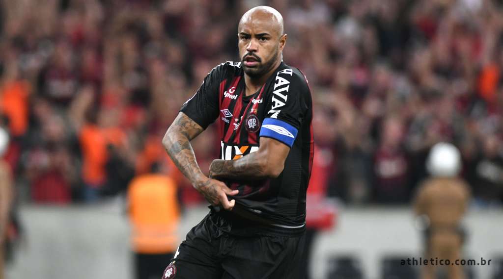 Thiago Heleno é o xerifão do Furacão