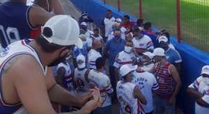 Reapresentação do Fortaleza é marcada por protestos de torcedores organizados