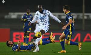 ITALIANO: Inter de Milão vence fora e assume a liderança provisória