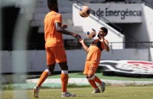 Série C: Atraso salarial, logística e pressão: diretoria conversa com atletas do Santa