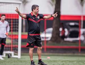 Marcelo Cabo tira pressão do Atlético Goianiense sobre possível vaga na Libertadores